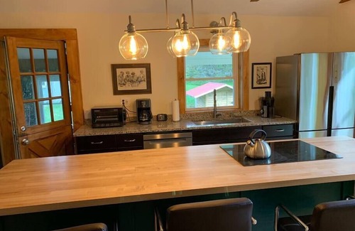 Jefferson House | NW Catskills, Private, Fully eq. kitchen 3 1/2 Bedrooms, Sleeps 7.nZen focus