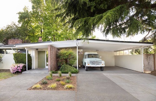 Sunderland House | NW Midcentury time capsule