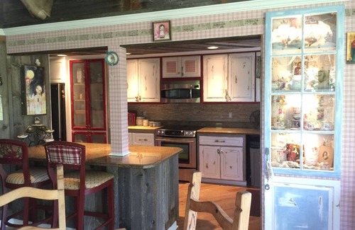 Enumclaw House | NW VINTAGE ESTATE FARM stays for 2-20. nFamilies are welcome!