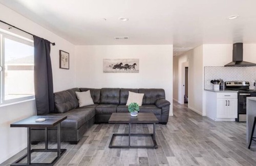 Landers House | nWagon Wheel Retreat on 2.5 acres With hot tub
