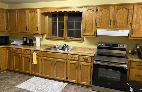 Mineville House | nwaterfront 3 bedroom house in central location