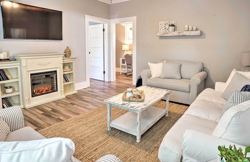Ukiah Cottage | NY-Downtown Ukiah Cottage, 5 Mi to Lake Mendocino