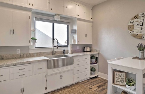 Ukiah Cottage | NY-Downtown Ukiah Cottage, 5 Mi to Lake Mendocino