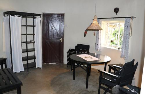 Nairobi Cabin | Nyati Hill Cottages