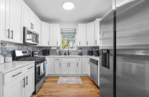 Constable Hook House | NYC 20min | Free Parking | Hot Tub | EWR 15min