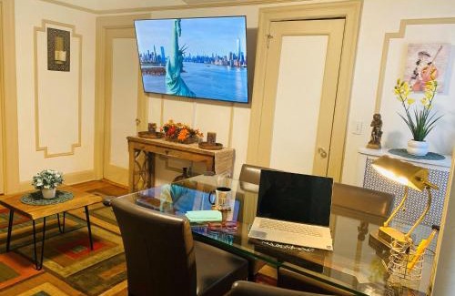 East Bronx Apartment | NYC Cozy Private Bedroom with Free Parking & Near Subway - Business & Tourists