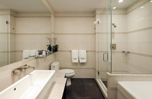 Rose Hill Hotel | NYC Escape! Near to Iconic NYC Attractions! Swimming Pool & Rooftop Bar + Lounge