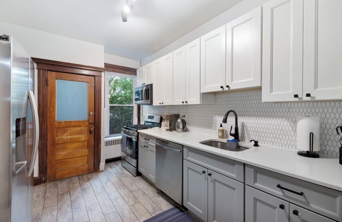 West Side Apartment | NYC in Minutes Value Stay Jersey City Retreat The Vic