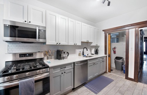 West Side Apartment | NYC in Minutes Value Stay Jersey City Retreat The Vic
