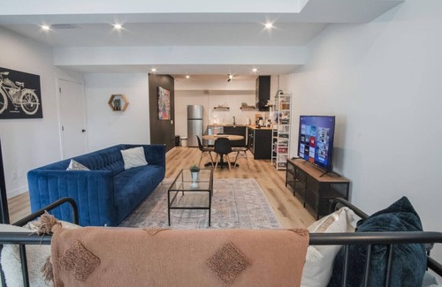 Northwest Edmonton Apartment | NYC Loft Inspired 12 mins to WEM Vintage arcade