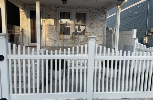 Queens House | NYC Luxury Cottage