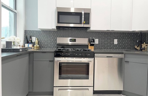 Mott Haven House | NYC Paradise near metro with 3 baths - parking - laundry