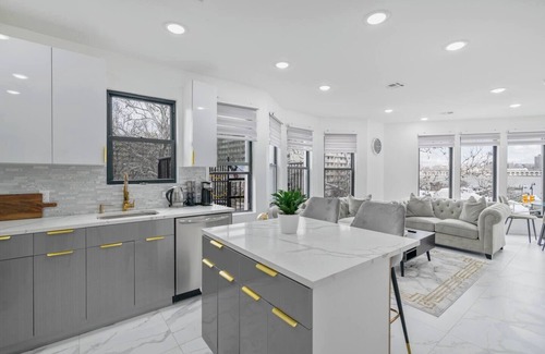 Fort Lee Apartment | NYC Riverfront White Marble Sanctuary Free Parking