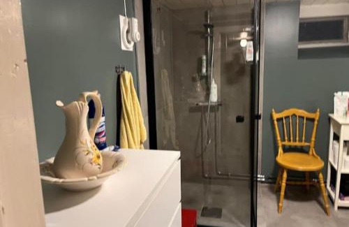 Gratangen House | Nydelig småbruk med hus og fjøs og badstu