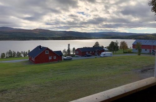 Lierne House | Nyrestaurert og koselig hytte ved Skjelbredvatnet.