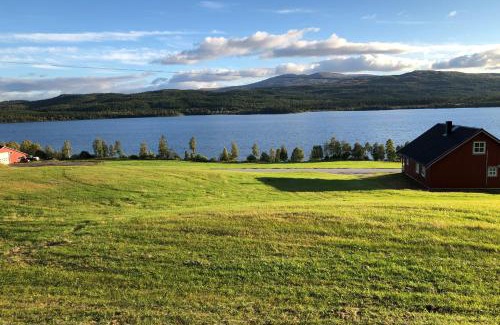 Lierne House | Nyrestaurert og koselig hytte ved Skjelbredvatnet.