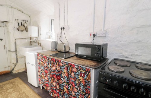 Tanygrisiau Cottage | NYTH YR ERYR, pet friendly, with open fire in Blaenau Ffestiniog