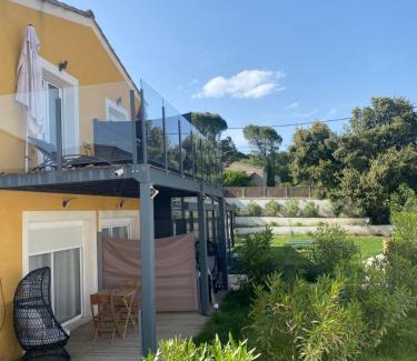Bourg-Saint-Andeol Bed & Breakfast | O Bain Soleil