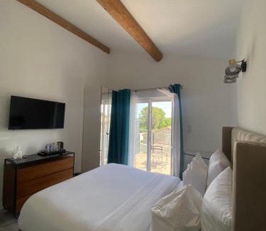 Bourg-Saint-Andeol Bed & Breakfast | O Bain Soleil