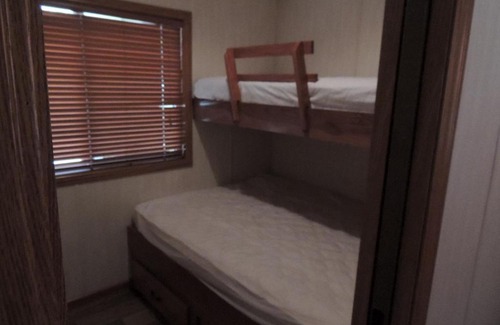 Amboy Resort | O'Connell's Yogi Bear Screened Park Model 16