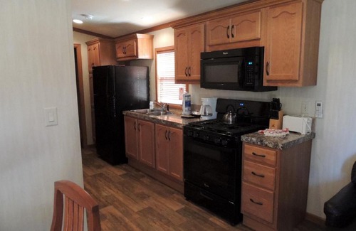 Amboy Resort | O'Connell's Yogi Bear Screened Park Model 16