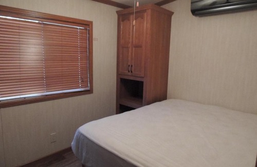 Amboy Resort | O'Connell's Yogi Bear Screened Park Model 18