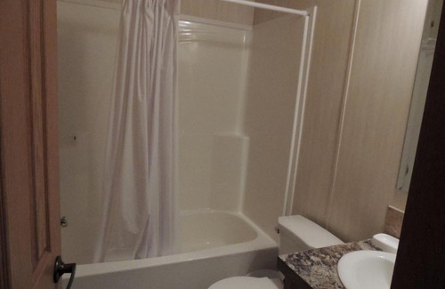 Amboy Resort | O'Connell's Yogi Bear Screened Park Model 18