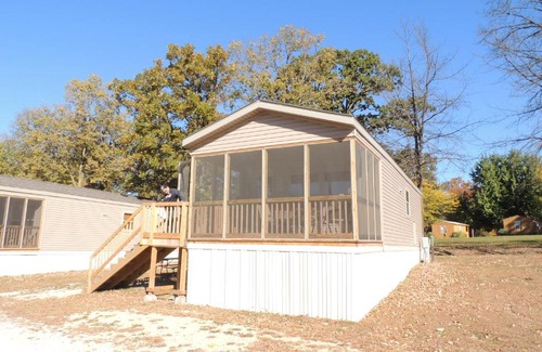 Amboy Resort | O'Connell's Yogi Bear Screened Park Model 18