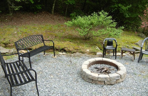 Robbinsville House | O'Henry's Getaway - Tail of the Dragon - Secluded Vacation Retreat Cheoah River
