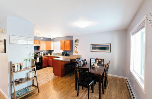 Taku - Campbell Apartment | O'Malley View- private unit on quiet street near Campbell Creek greenbelt