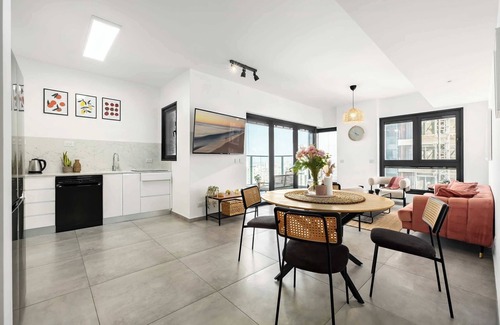Bat Yam Apartment | O&O Group - 3BR Skyline Retreat on the 24th Floor