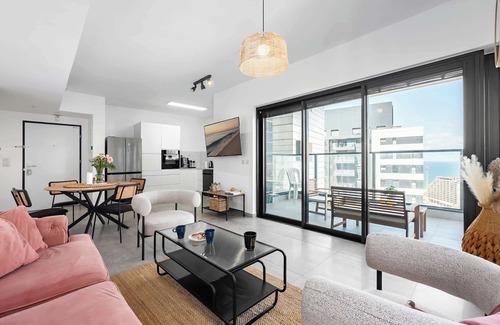 Bat Yam Apartment | O&O Group - 3BR Skyline Retreat on the 24th Floor