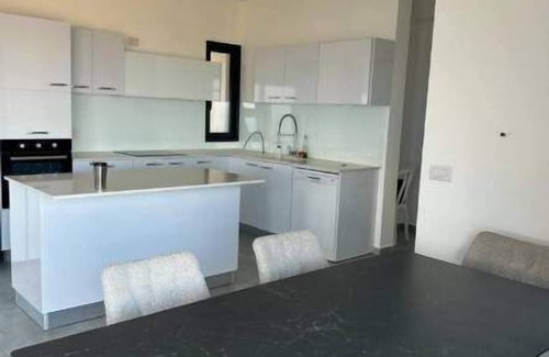 Bat Yam Apartment | O&O Group-Charming 4BR APT with Stellar Sea View