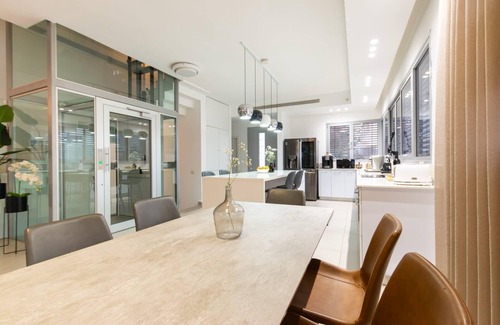 Rishon LeTsiyon House | O&O Group - Lux Beachfront Villa W Elevator & Pool