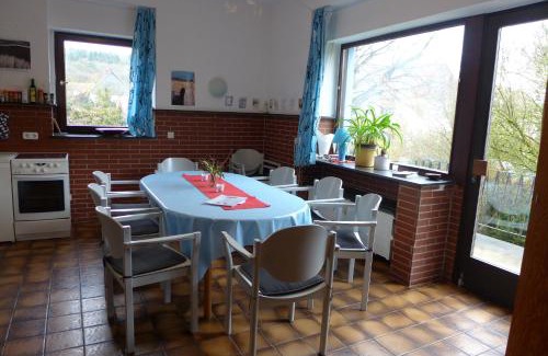 Sachsenberg Apartment | O11- Großzügige Fewo im Künstlerhaus