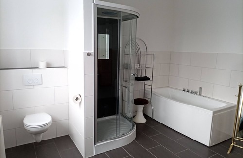 Grafenwohr Apartment | O3 - Gut Ausgestattete 180qm Wohnung