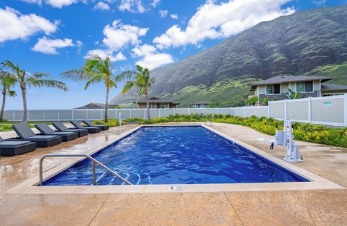 Makaha Valley House | ★Oahu Perfect Vacation Million Dollar Views, Pool, Near Beach, 4BR Sleeps 14★