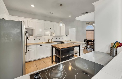 Crawford House | Oak & Anchor Villa Pool & Spa Waco/Baylor/Magnolia