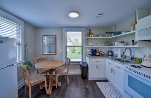 Tuscaloosa Apartment | Oak-Apt.3 - Book for 30 days or longer!