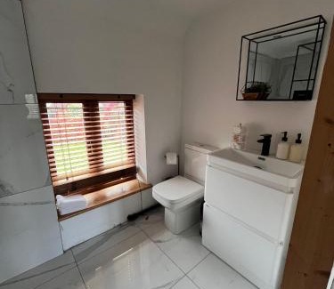 Little Hay Apartment | Oak Barn-ideal for Nec,Hs2,BHX,family gatherings