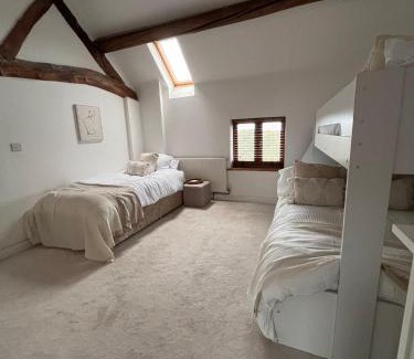 Little Hay Apartment | Oak Barn-ideal for Nec,Hs2,BHX,family gatherings