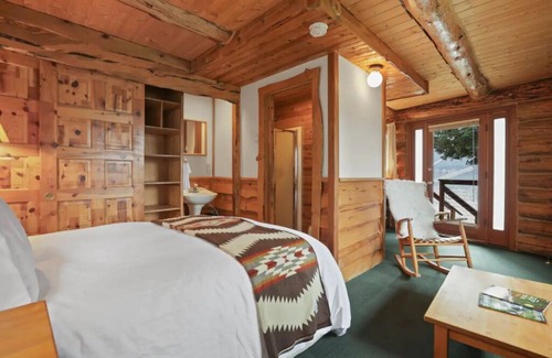 Stevenson Cabin | Oak Cabin at Wilder and Pine Riverside Cabins