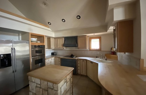 Tawas City Cottage | (Oak Cabin) Cottage in the Woods, Beach Access - Pets OK
