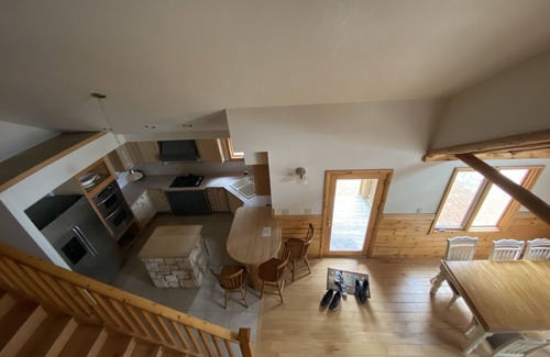 Tawas City Cottage | (Oak Cabin) Cottage in the Woods, Beach Access - Pets OK
