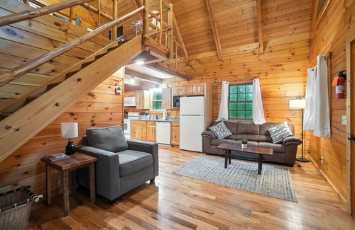 New Plymouth Cabin | Oak Cabin | Private Lots | Couples
