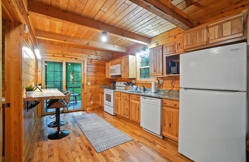 New Plymouth Cabin | Oak Cabin | Private Lots | Couples