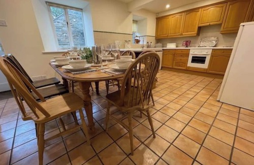 Dronfield Cottage | Oak Cottage, a luxury cottage 4 bed cosy sleeps 8, dogs very welcome