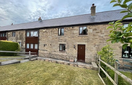 Dronfield Cottage | Oak Cottage, a luxury cottage 4 bed cosy sleeps 8, dogs very welcome