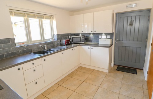 Rochdale Cottage | OAK COTTAGE, family friendly, character holiday cottage in Milnrow