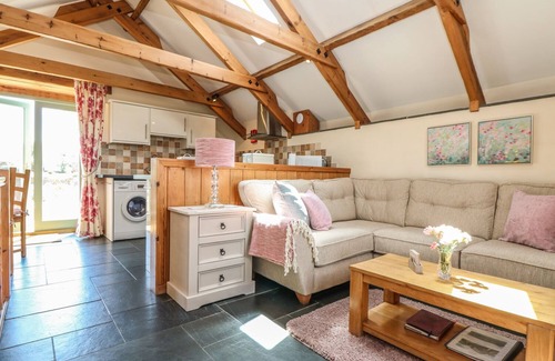 Grampound Cottage | OAK COTTAGE, family friendly, with a garden in Tregony
